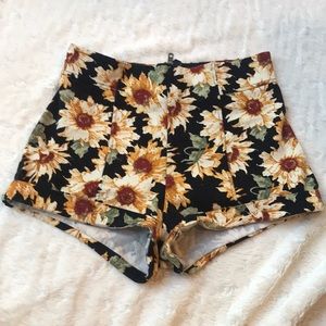 LAHEARTS zipback hotshorts in a sunflower print